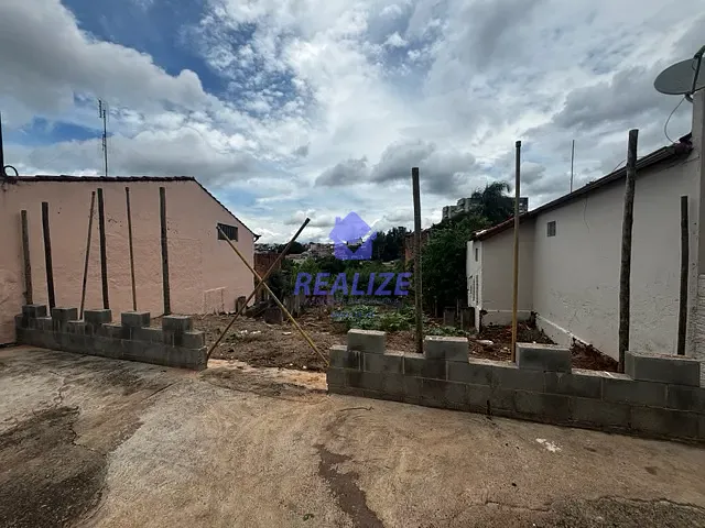 Terreno com 703m², à venda, no bairro Vila São Lúcio em Botucatu