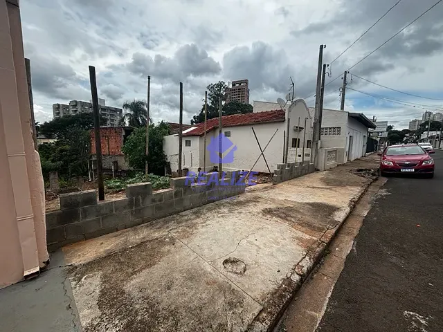 Terreno com 703m², à venda, no bairro Vila São Lúcio em Botucatu