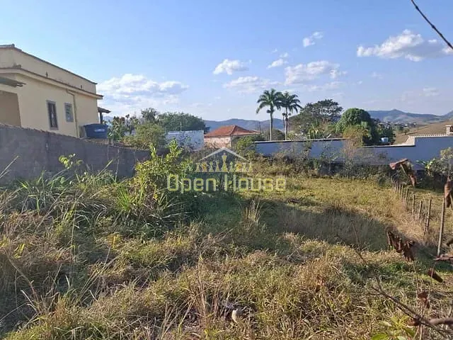 Terreno com 736m², à venda, no bairro Loteamento Bondarovshy em Quatis
