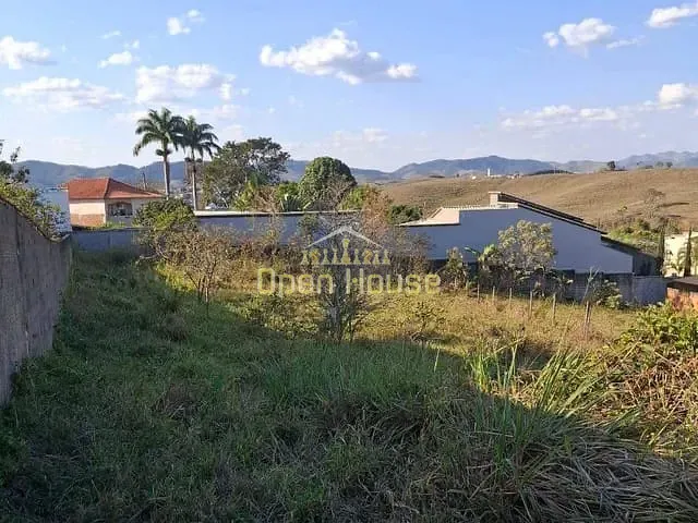 Terreno com 736m², à venda, no bairro Loteamento Bondarovshy em Quatis