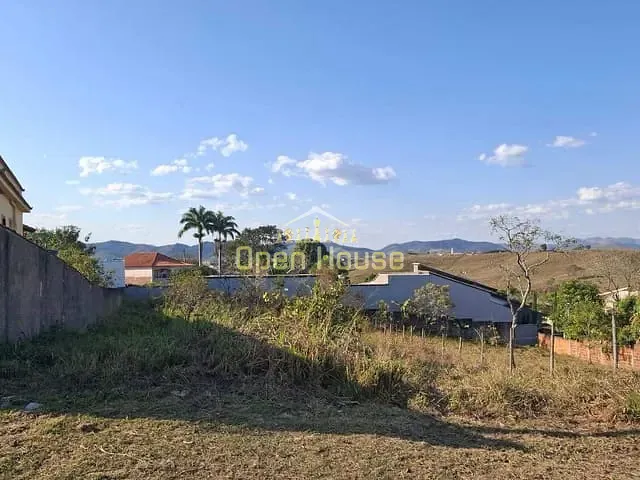 Terreno com 736m², à venda, no bairro Loteamento Bondarovshy em Quatis