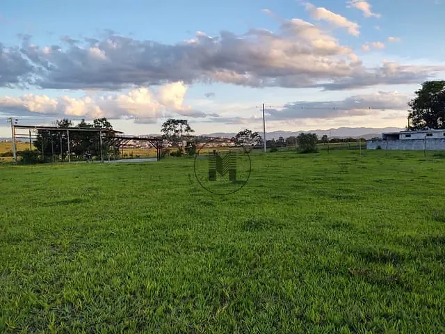 Terreno com 999m², à venda, no bairro Chacaras Santana do Piaguí em Guaratinguetá