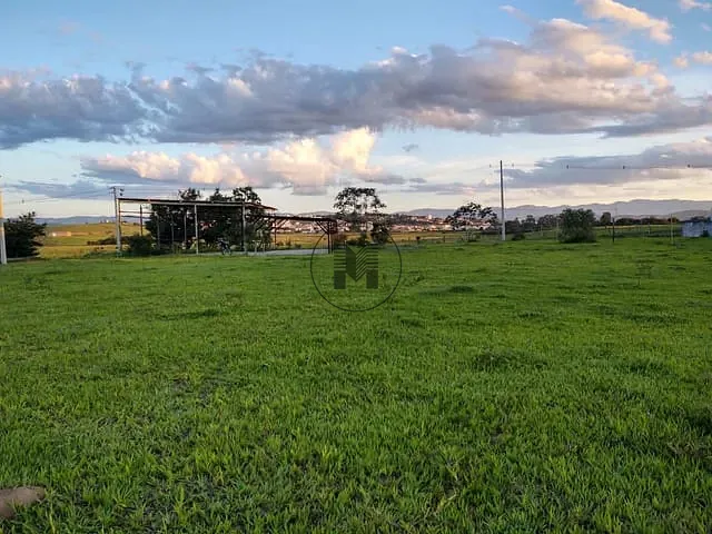 Terreno com 999m², à venda, no bairro Chacaras Santana do Piaguí em Guaratinguetá