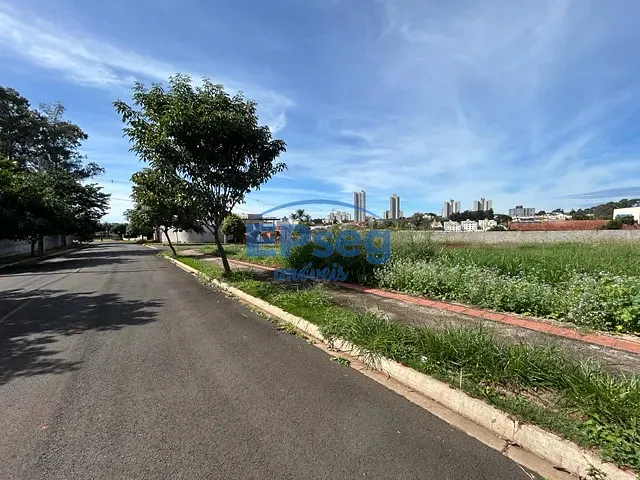 Terreno com 710m², à venda, no bairro Jardim Itatiaia 2 em Londrina