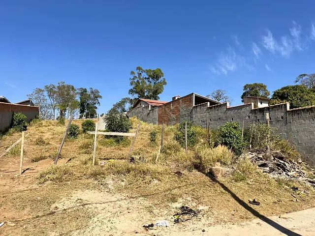 Terreno com 609m², à venda, no bairro CONDOMINIO RIBEIRO DOS MONTES em Caldas