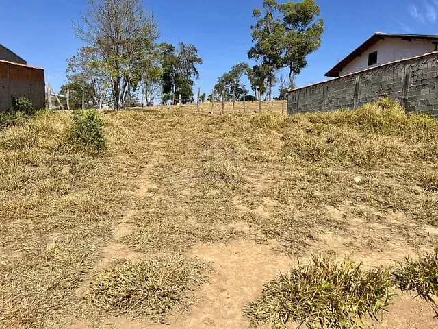 Terreno com 609m², à venda, no bairro CONDOMINIO RIBEIRO DOS MONTES em Caldas