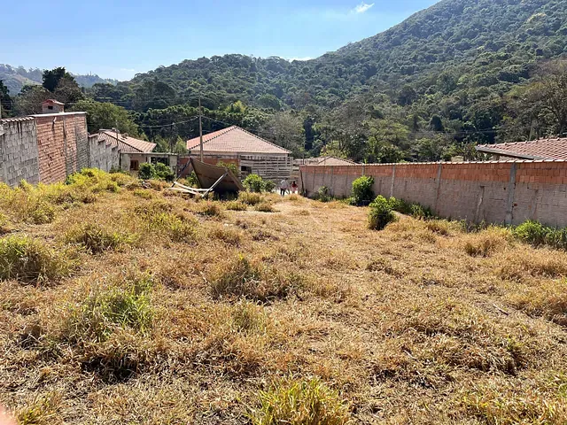 Terreno com 609m², à venda, no bairro CONDOMINIO RIBEIRO DOS MONTES em Caldas