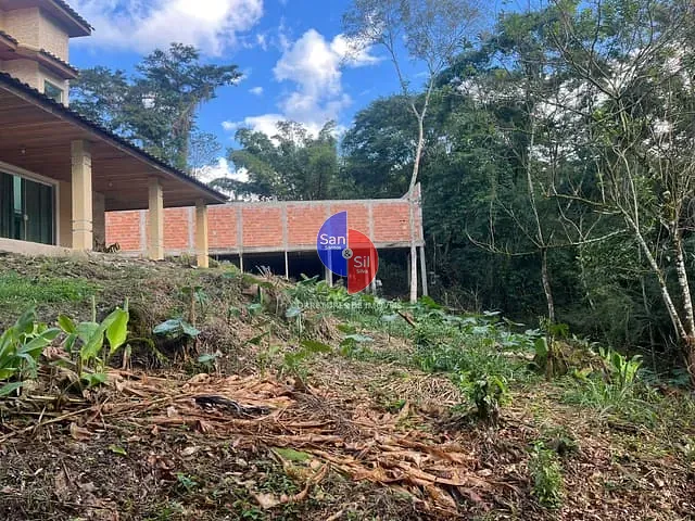 Terreno com 647m², à venda, no bairro Limoeiro em Guapimirim