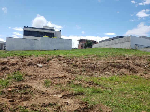 Terreno com 614m², à venda, no bairro Colinas do Paratehy em São José dos Campos