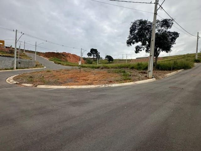 Terreno com 252m², à venda, no bairro jatobás em Extrema