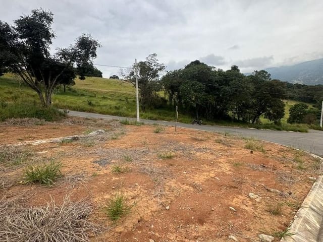 Terreno com 252m², à venda, no bairro jatobás em Extrema