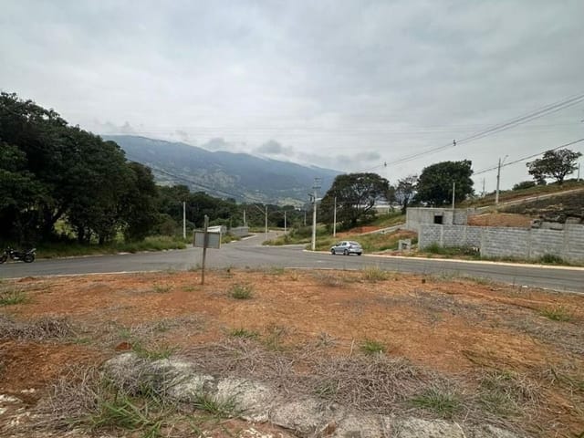 Terreno com 252m², à venda, no bairro jatobás em Extrema