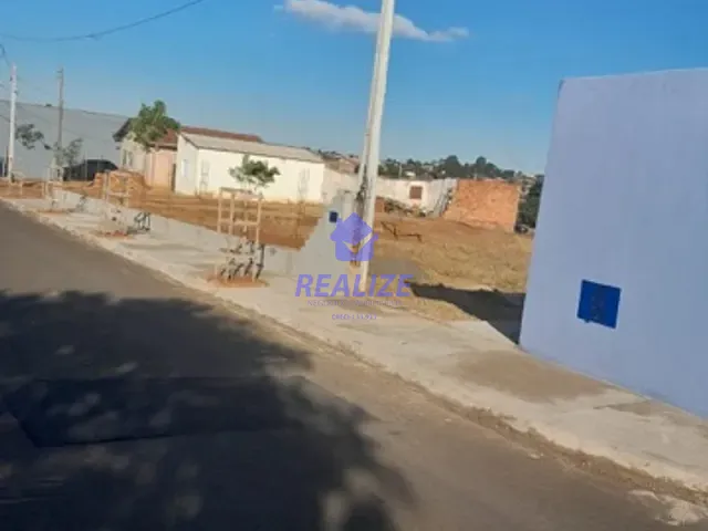 Terreno com 535m², à venda, no bairro (Rubião Junior) em Botucatu