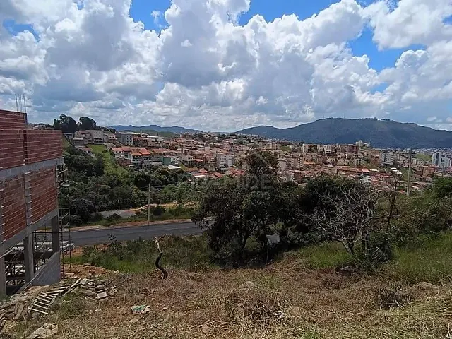Terreno com 312m², à venda, no bairro Jardim Bandeirantes em Poços de Caldas