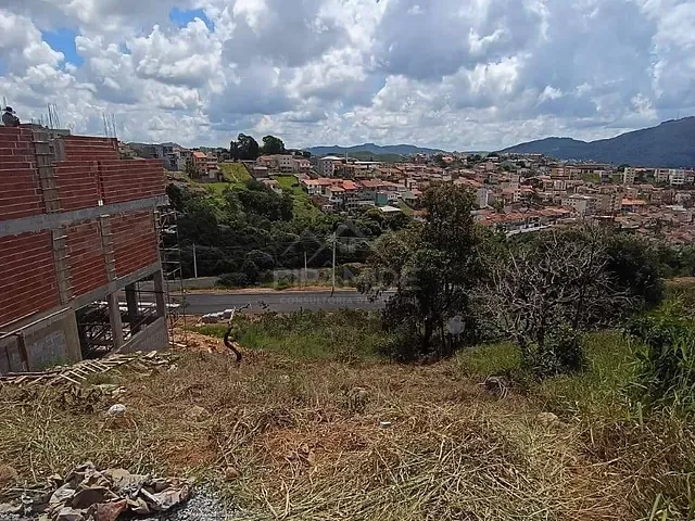 Terreno com 312m², à venda, no bairro Jardim Bandeirantes em Poços de Caldas