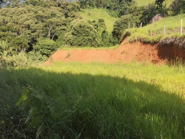 Terreno com 1000m², à venda, no bairro Bairro dos Ferraz em Córrego do Bom Jesus