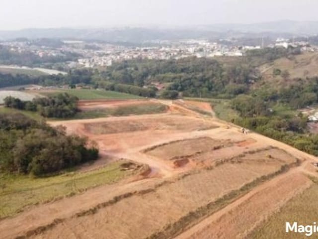 Terreno com 140m², à venda, no bairro Santa Terezinha em Louveira