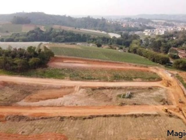 Terreno com 140m², à venda, no bairro Santa Terezinha em Louveira