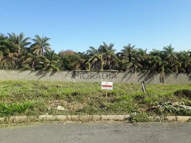 Terreno com 388m², à venda, no bairro Parque da Figueira em Guaxupé