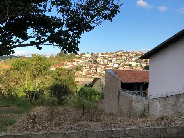 Terreno com 350m², à venda, no bairro Loteamento Caldense em Poços de Caldas