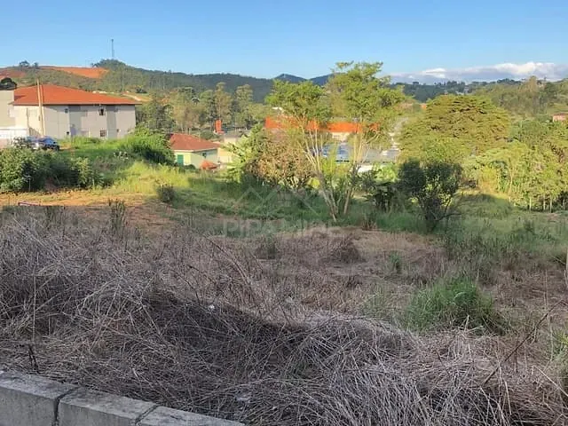 Terreno com 350m², à venda, no bairro Loteamento Caldense em Poços de Caldas