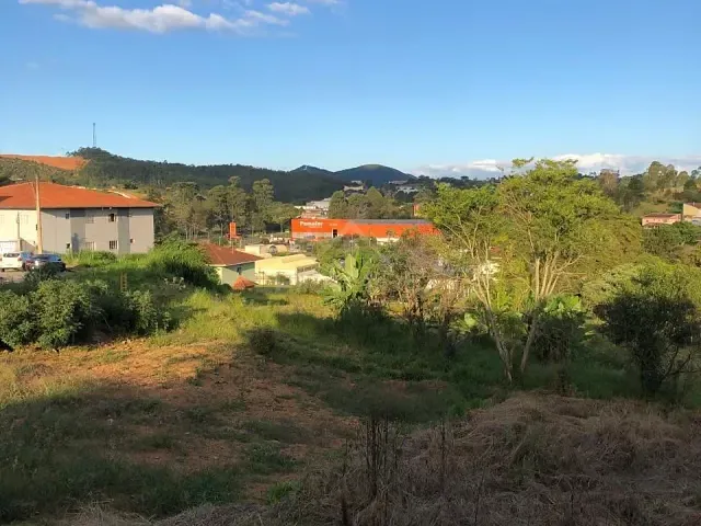 Terreno com 350m², à venda, no bairro Loteamento Caldense em Poços de Caldas