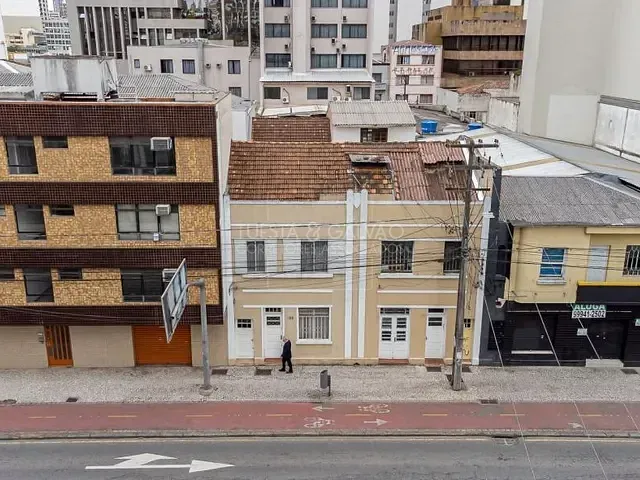 Terreno com 303m², à venda, no bairro Centro em Curitiba
