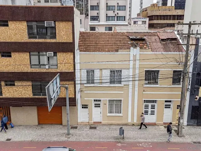 Terreno com 303m², à venda, no bairro Centro em Curitiba