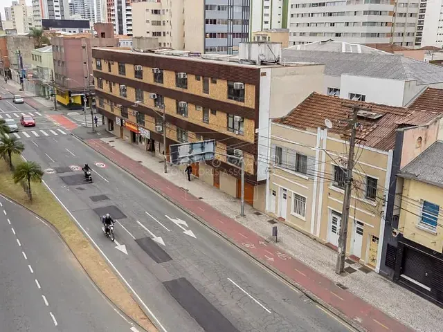 Terreno com 303m², à venda, no bairro Centro em Curitiba