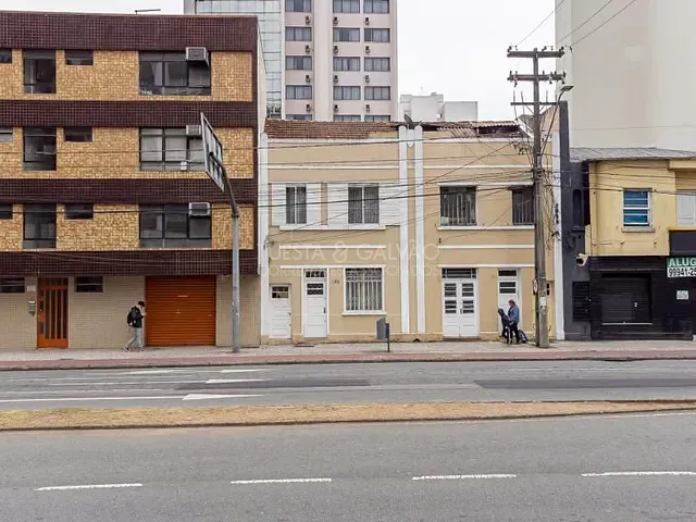 Terreno com 303m², à venda, no bairro Centro em Curitiba
