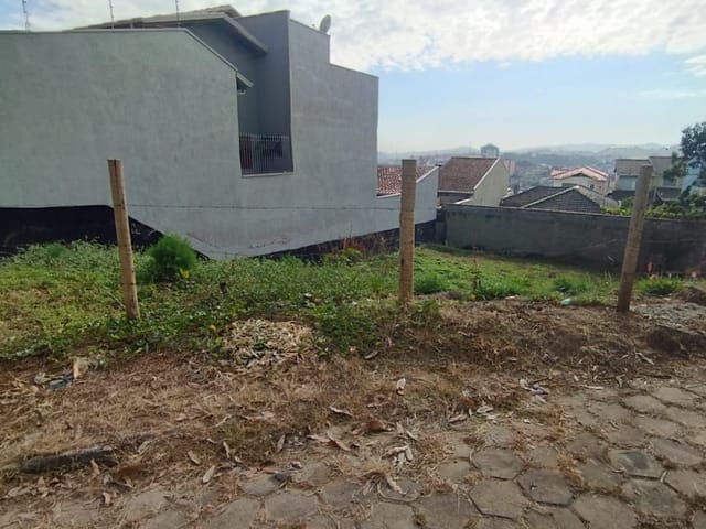 Terreno à venda, no bairro São Benedito em Cambuí