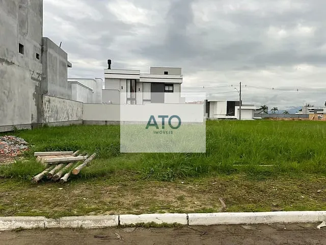 Terreno com 360m², à venda, no bairro XV novembro em Tijucas