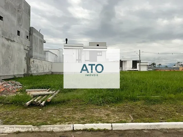 Terreno com 360m², à venda, no bairro XV novembro em Tijucas