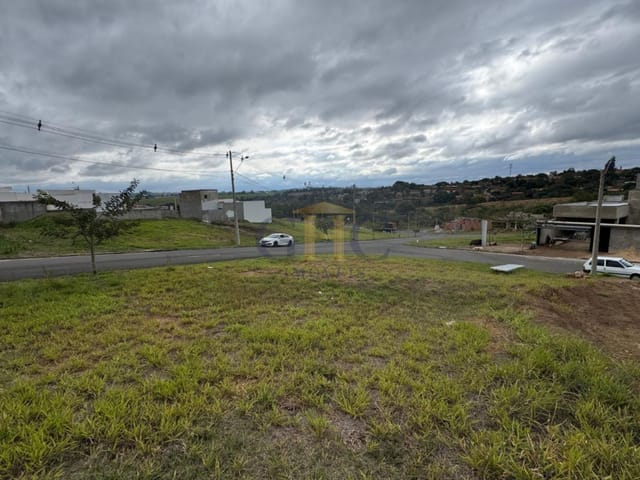 Terreno com 381m², à venda, no bairro Jardim São Lucas em Salto de Pirapora