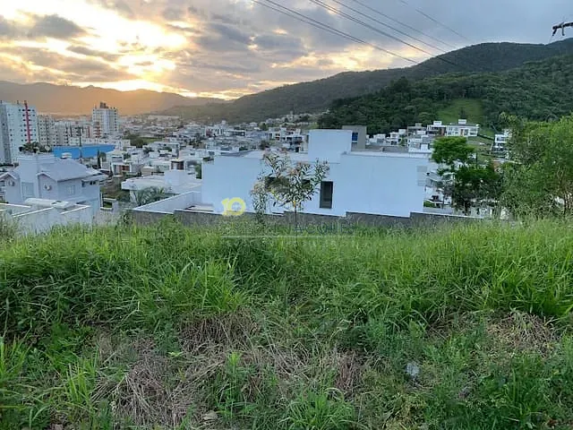 Terreno com 451m², à venda, no bairro Pedra Branca em Palhoça