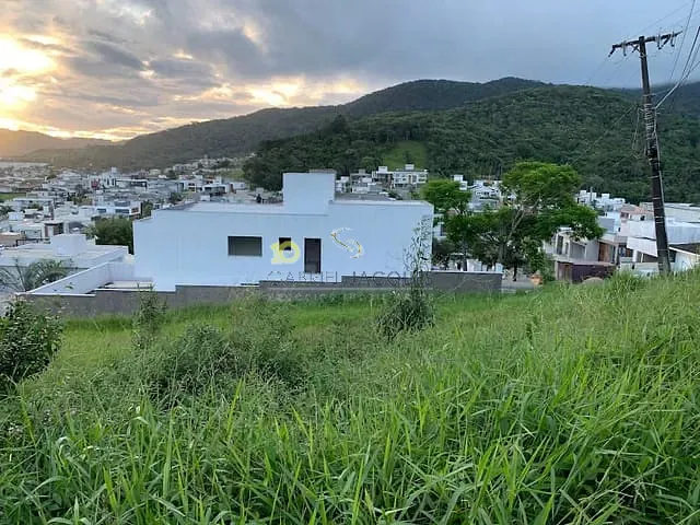 Terreno com 451m², à venda, no bairro Pedra Branca em Palhoça