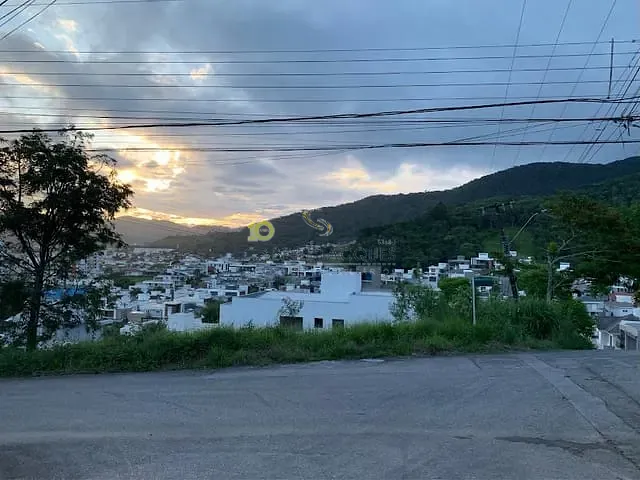 Terreno com 451m², à venda, no bairro Pedra Branca em Palhoça