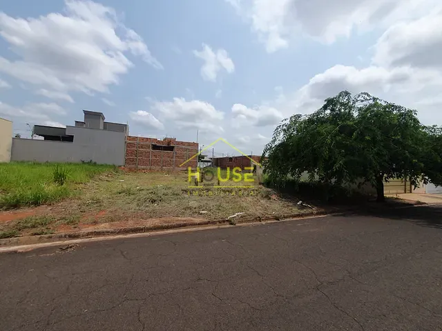 Terreno com 183m², à venda, no bairro Jardim das Carobeiras em Votuporanga