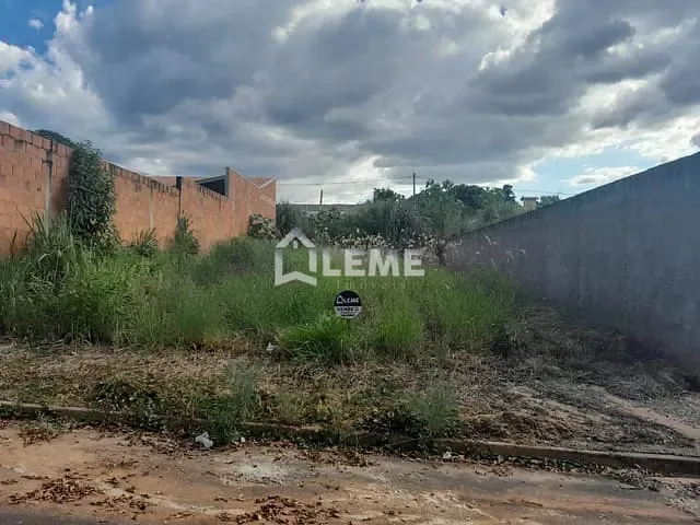 Terreno com 250m², à venda, no bairro Loteamento Residencial e Comercial Jardim Lago dos Ipês em Mococa