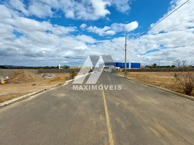 Terreno com 499m², à venda, no bairro São Francisco em Araçuaí