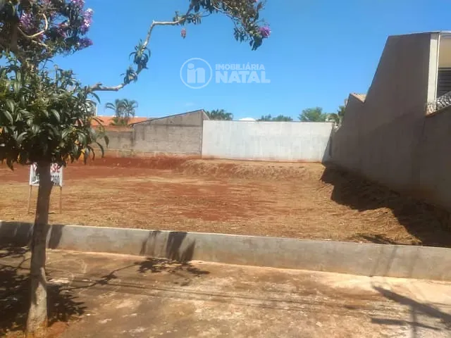Terreno com 525m², à venda, no bairro Parque Residencial Alcântara em Londrina