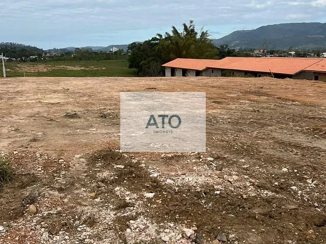 Terreno com 1144m², à venda, no bairro Areião em Canelinha