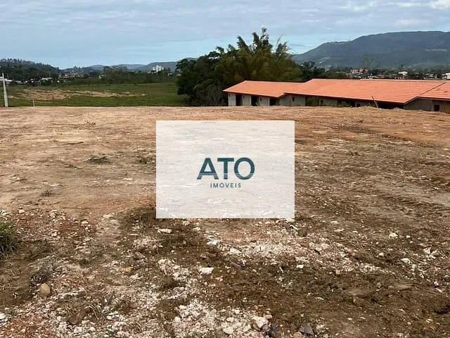 Terreno com 1144m², à venda, no bairro Areião em Canelinha