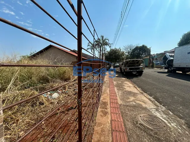 Terreno com 280m², à venda, no bairro Conjunto Parigot de Souza 3 em Londrina