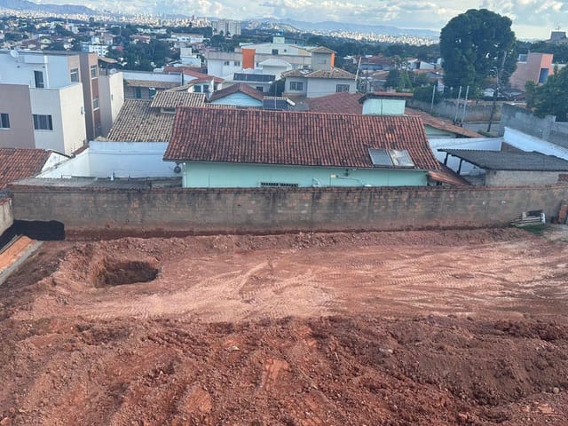 Foto do Terreno - Lote plano com projeto para 8 apartamentos aprovado | Deltalar Imóveis