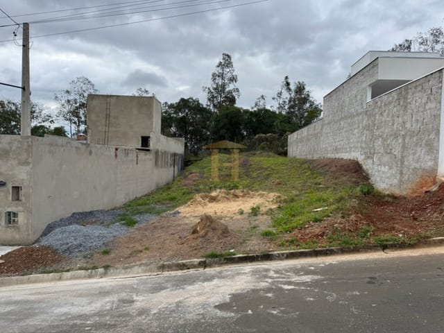 Terreno com 275m², à venda, no bairro Jardim São Lucas em Salto de Pirapora