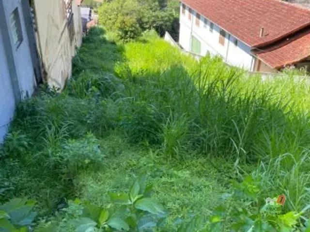 Terreno com 655m², à venda, no bairro Estrada da Saudade em Petrópolis