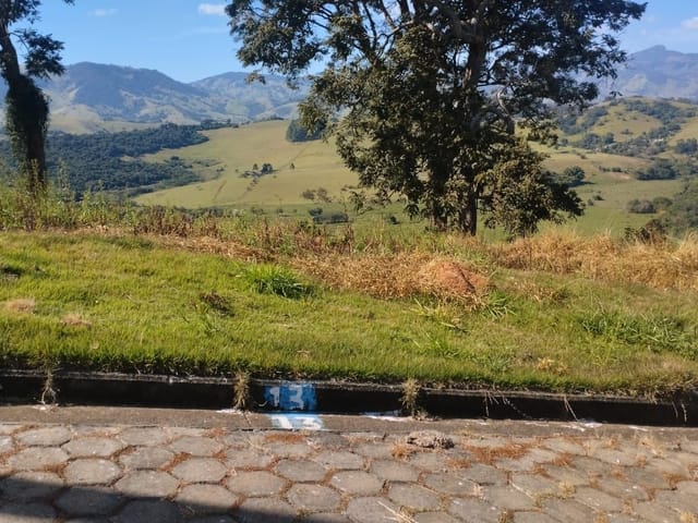 Terreno com 881m², à venda, no bairro Capela em Cambuí