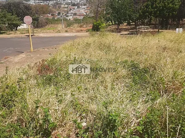 Terreno com 242m², à venda, no bairro Jardim América em Bauru
