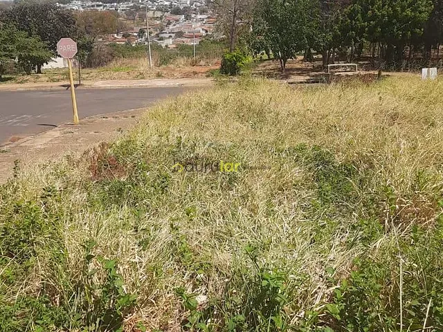 Terreno com 242m², à venda, no bairro Jardim América em Bauru